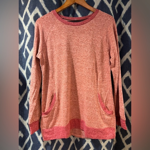 NWOT Two toned red sweater with pockets​ - Picture 1 of 2